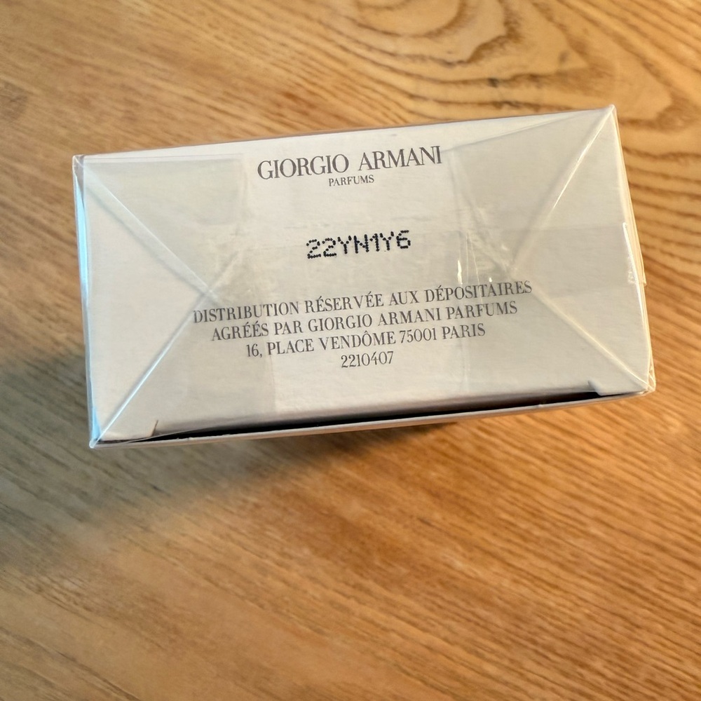 Giorgio Armani After Shave Lotion in Cream Box - Picture 4 of 6